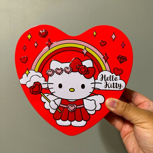 Hello Kitty Valentines Heart Shaped Tin Box - Picture 1 of 3